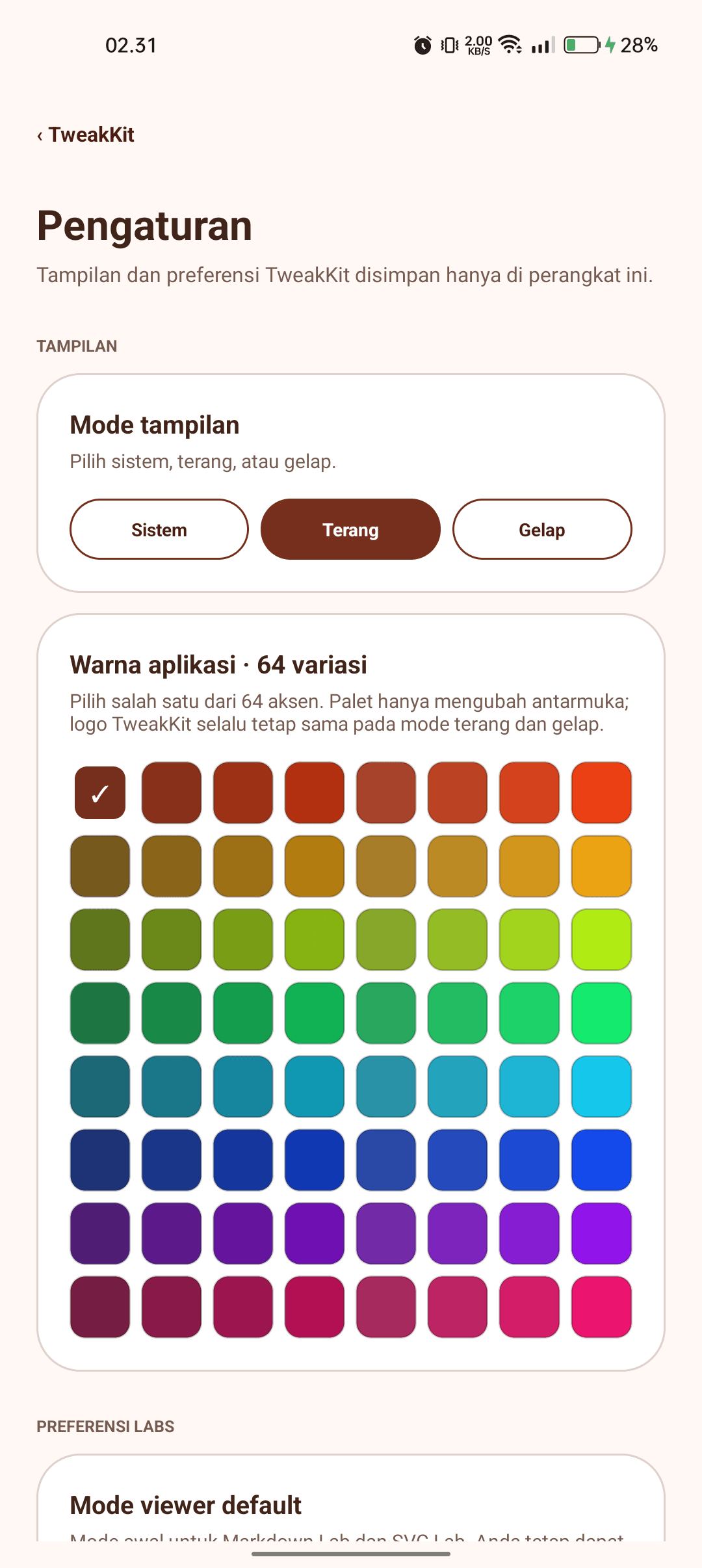 TweakKit settings screen with system, light, and dark modes and a grid of local accent-color choices.